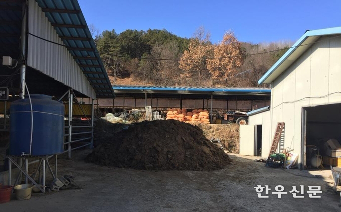 한우협회는 일부 시군에서 가축분뇨처리시설의 증개축을 제한하고 있어 가축사육제한구역 조례 개정이 시급하다고 지적했다.