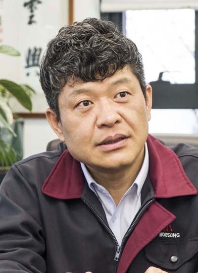 아산공장을 책임지고 있는 이승모 지사장이 공장에 대해 설명하고 있다.
