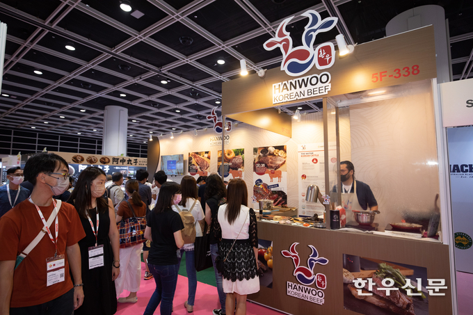 한우자조금관리위원회는 지난달 7일부터 9일까지 홍콩 컨벤션 센터에서 열린 ‘2021 홍콩국제식음료무역박람회(HOFEX)’에 참가해 해외 바이어들로부터 큰관심을 받았다.