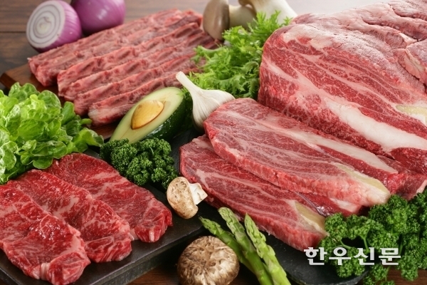 국내 소비자들은 대도시에 거주하거나 기혼 가구일 경우, 연령이 높을수록 한우고기 구입빈도가 더 높은 것으로 나타났다.