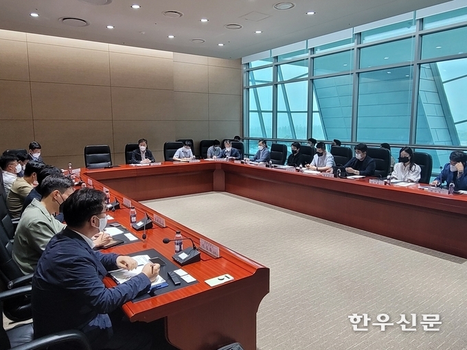 13일 세종시 정부세종컨벤션센터에서 열린 수입·가공·유통업체 간담회 모습.