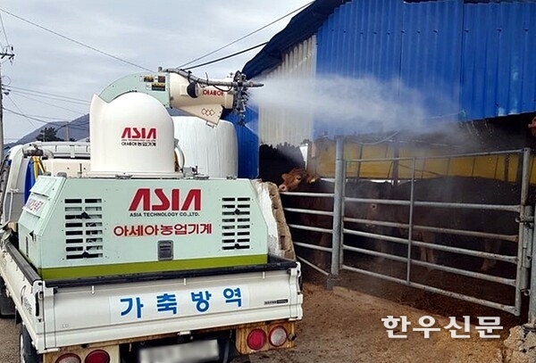 장흥군은 한우산업 육성정책의 일환으로 올해 3월부터 11월까지 9개월간 공동살포단을 운영하고 있다. 
