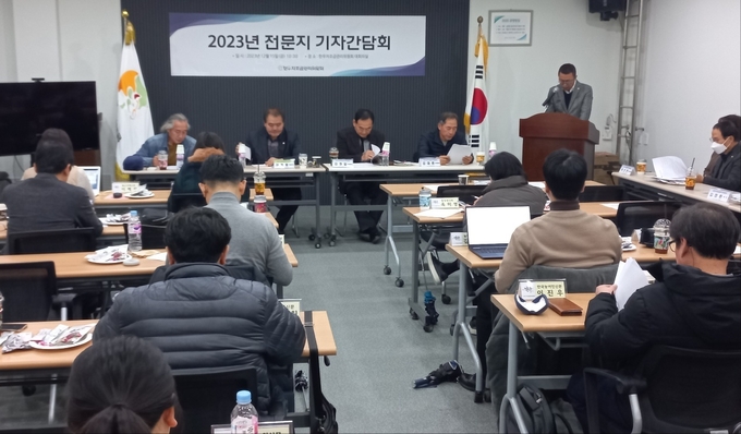 한우자조금관리위원회는 지난 15일 '2023 전문지 기자간담회'를 개최, 2024년도 한우자조금 사업계획을 설명하고 한우가격 안정에 대한 언론기관의 많은 관심을 부탁했다.
