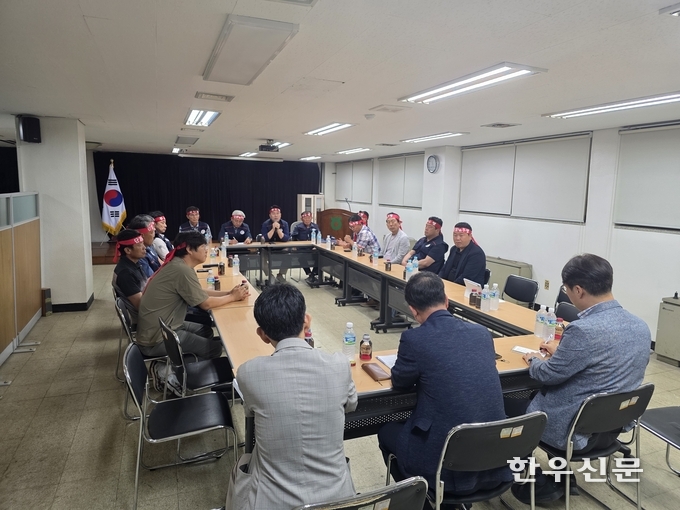 전국한우협회 경북도지회는 지난 10일 고령공판장을 방문해 도축수수료 인상에 대해 강력항의했다. (한우협회 제공)