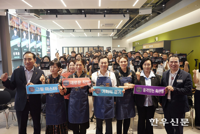 김 지사는 지난 8일 용인의 한 한우 직판장에서 열린 ‘그릴톡 현장 소통 토론회’에 방문해 참가자들을 격려했다.